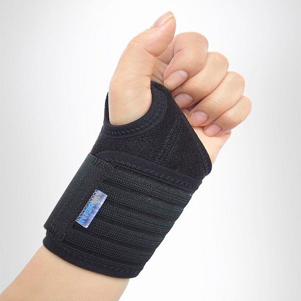 Бандаж на лучезапястный сустав Интерлин SO P01, черный, левый, универсальный